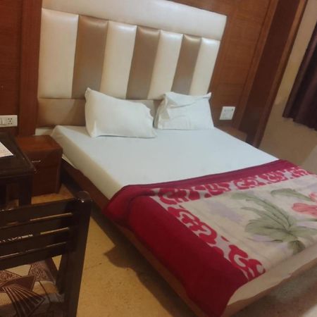 ניו דלהי Hotel Noble Inn מראה חיצוני תמונה