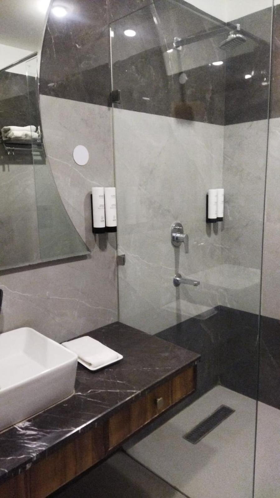 ניו דלהי Hotel Noble Inn מראה חיצוני תמונה