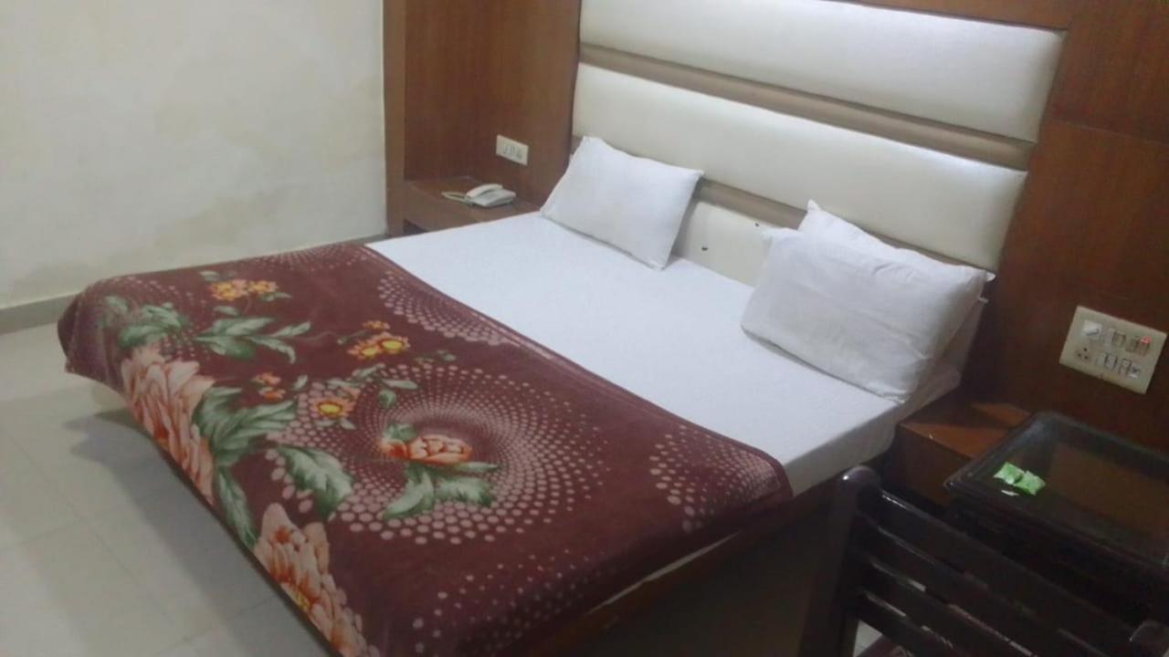 ניו דלהי Hotel Noble Inn מראה חיצוני תמונה